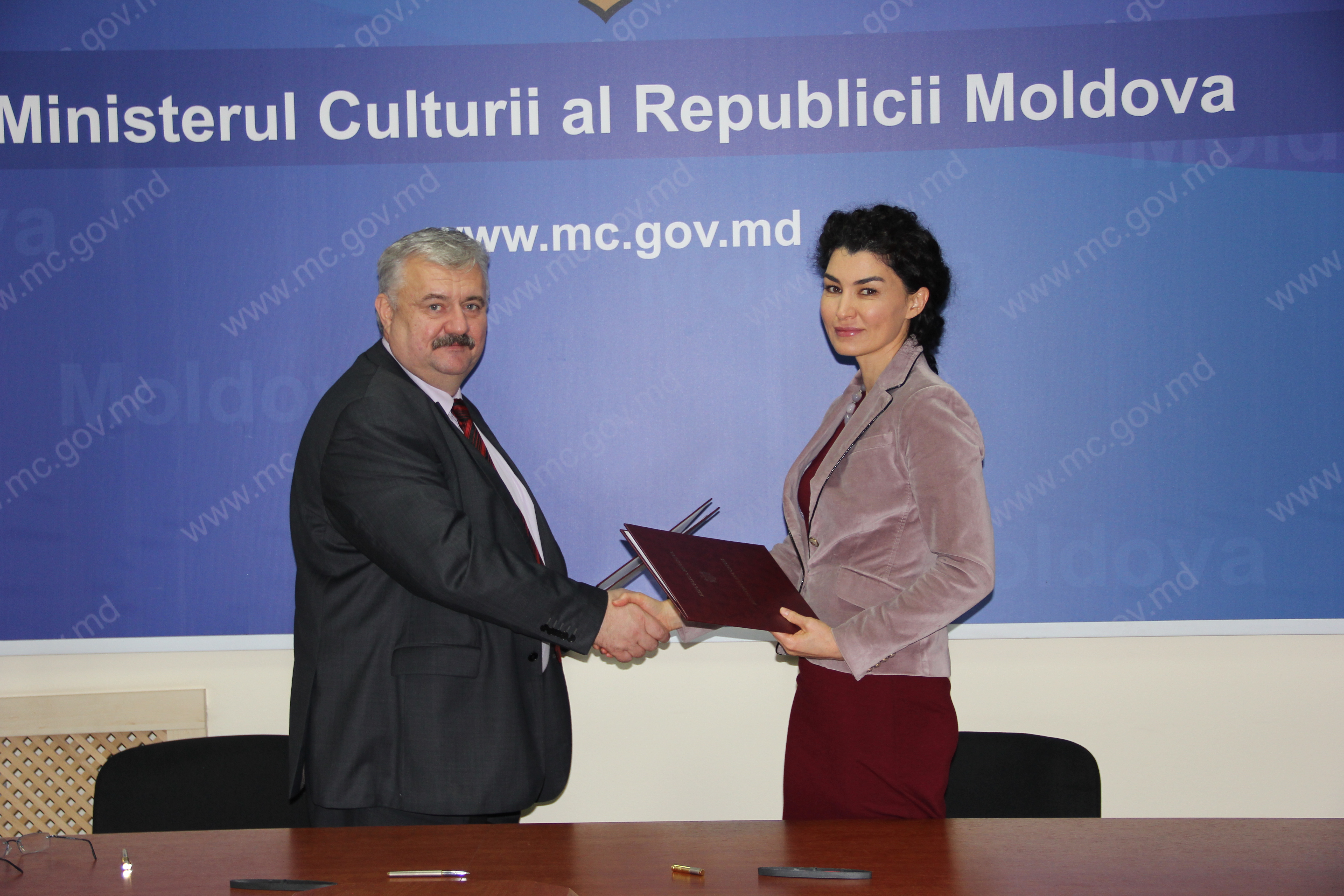 Igor Sarov, General Secretary of the Ministry of Education, Culture and Research and Rita Columbia, UNFPA Moldova Representative.