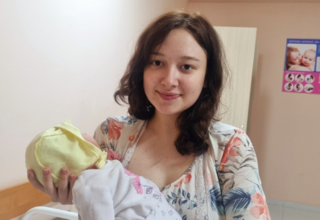 Camila, Ukraine refugee holding her daughter