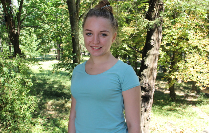 Doina, a young volunteer from Calarasi, helps young people to be informed and healthy