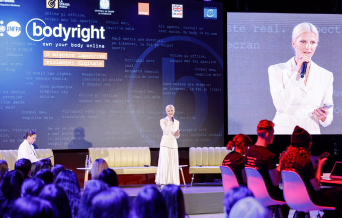 Singer Dara, ambasador of the bodyright campaign in Moldova, on stage, holding a speech