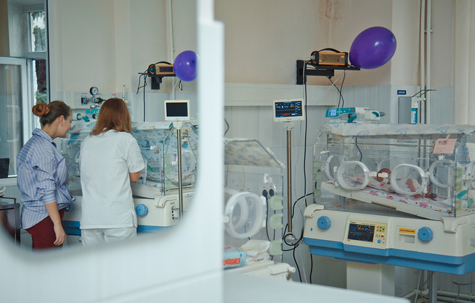 The view of the mother and doctor looking inside the incubator from afar