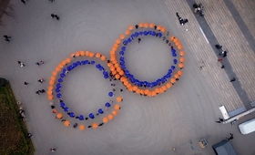 UNFPA in Moldova celebrates 8 billion people around the world with a flash mob of unlimited possibilities