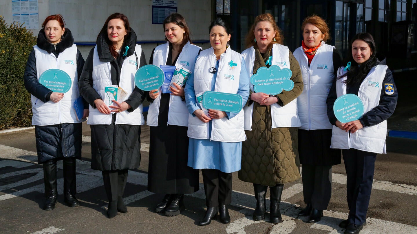 In the context of Cervical Cancer Prevention Week, travelers passing through the Leușeni Border Crossing were informed about the importance of cervical cancer prevention and the necessity of undergoing cytological testing and HPV vaccination.