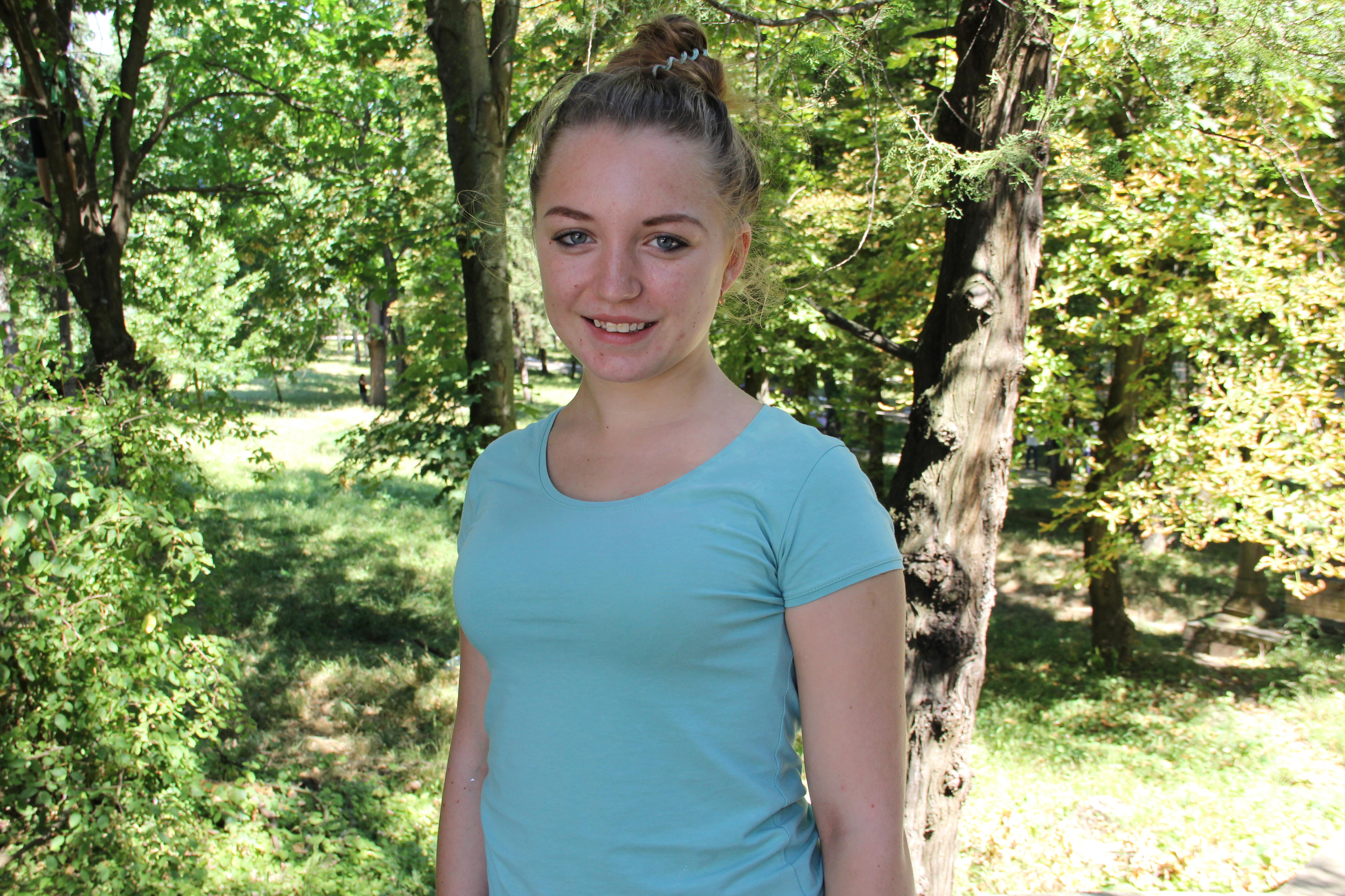 Doina, a young volunteer from Calarasi, helps young people to be informed and healthy