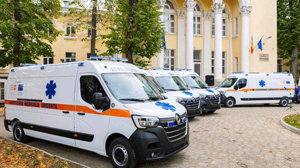 Ambulance cars in front of the Ministry of Health