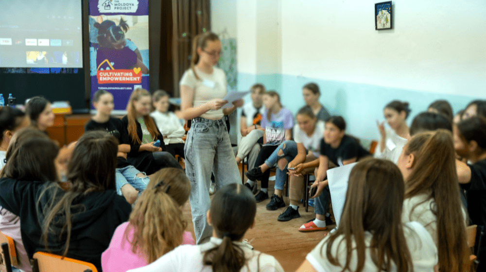 Instruire privind sănătatea reproductivă pentru adolescenții și tinerii din comunitățile rurale 