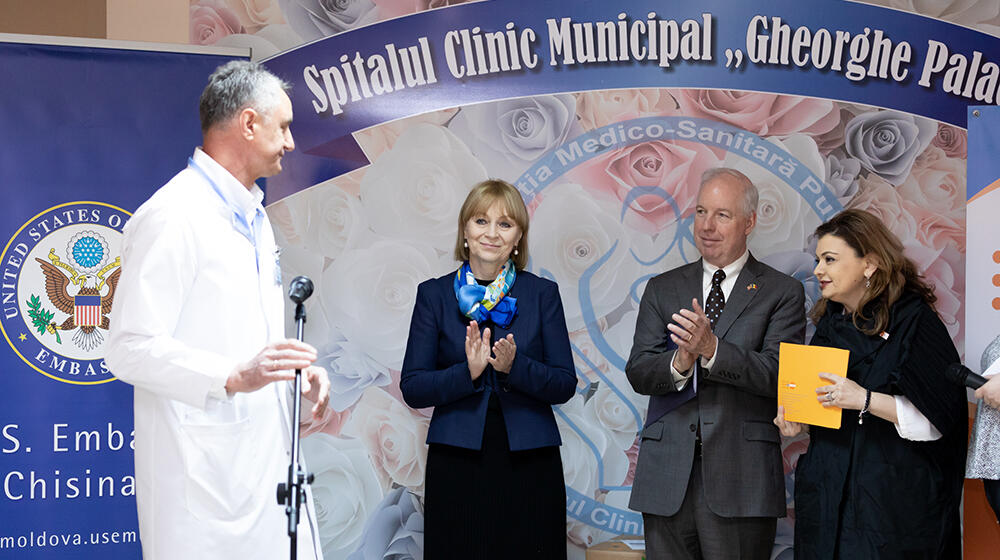 Director of the hospital, Minister of Health of Moldova, U.S. Ambassador and UNFPA Representative speak at the official launch