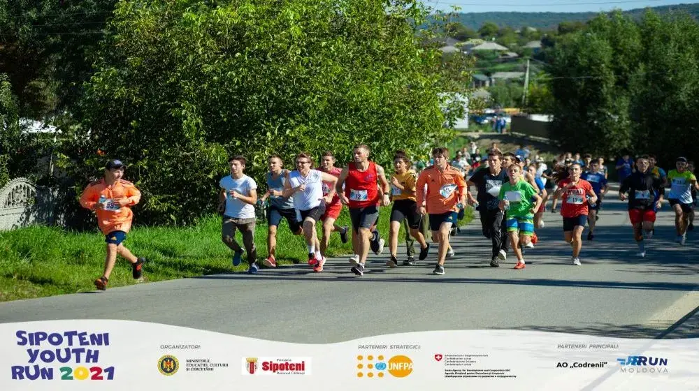 Sipoteni Youth Run - 100 de tineri au participat la o cursă de alergare, iar, ulterior, la quiz-uri și jocuri dedicate modului sănătos de viață.